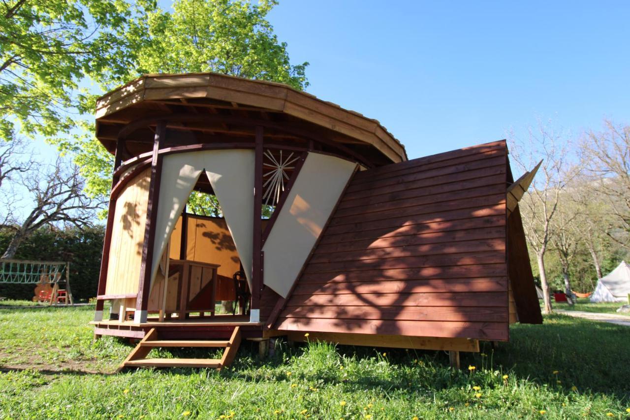 Habitat Createur - Hebergements Insolites Au Camping Municipal "Les Ecureuils" Recoubeau-Jansac Exterior foto