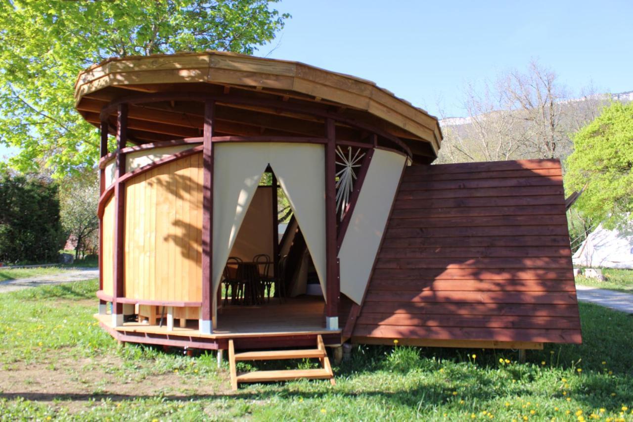 Habitat Createur - Hebergements Insolites Au Camping Municipal "Les Ecureuils" Recoubeau-Jansac Exterior foto