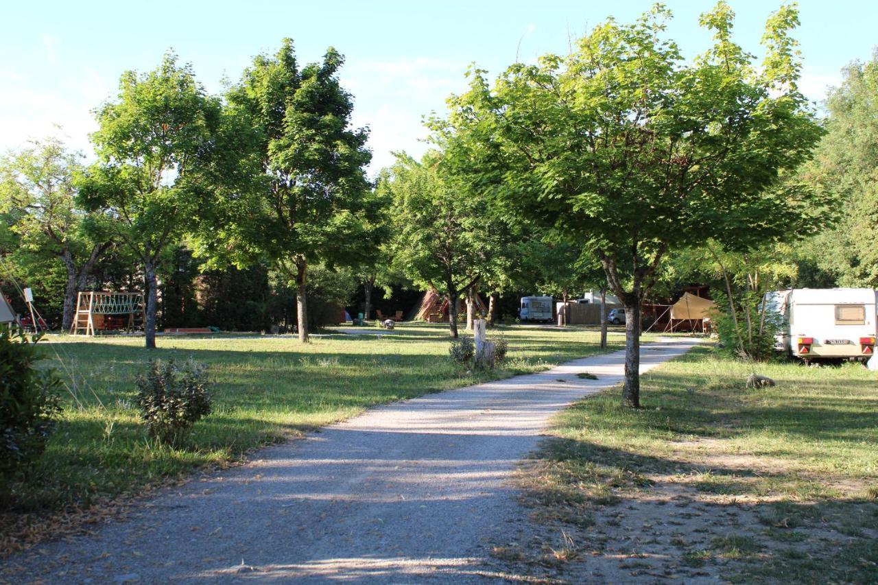 Habitat Createur - Hebergements Insolites Au Camping Municipal "Les Ecureuils" Recoubeau-Jansac Exterior foto